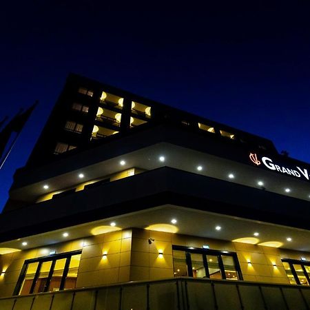 Grand View Hotel & Suites Copou Iasi Exterior foto