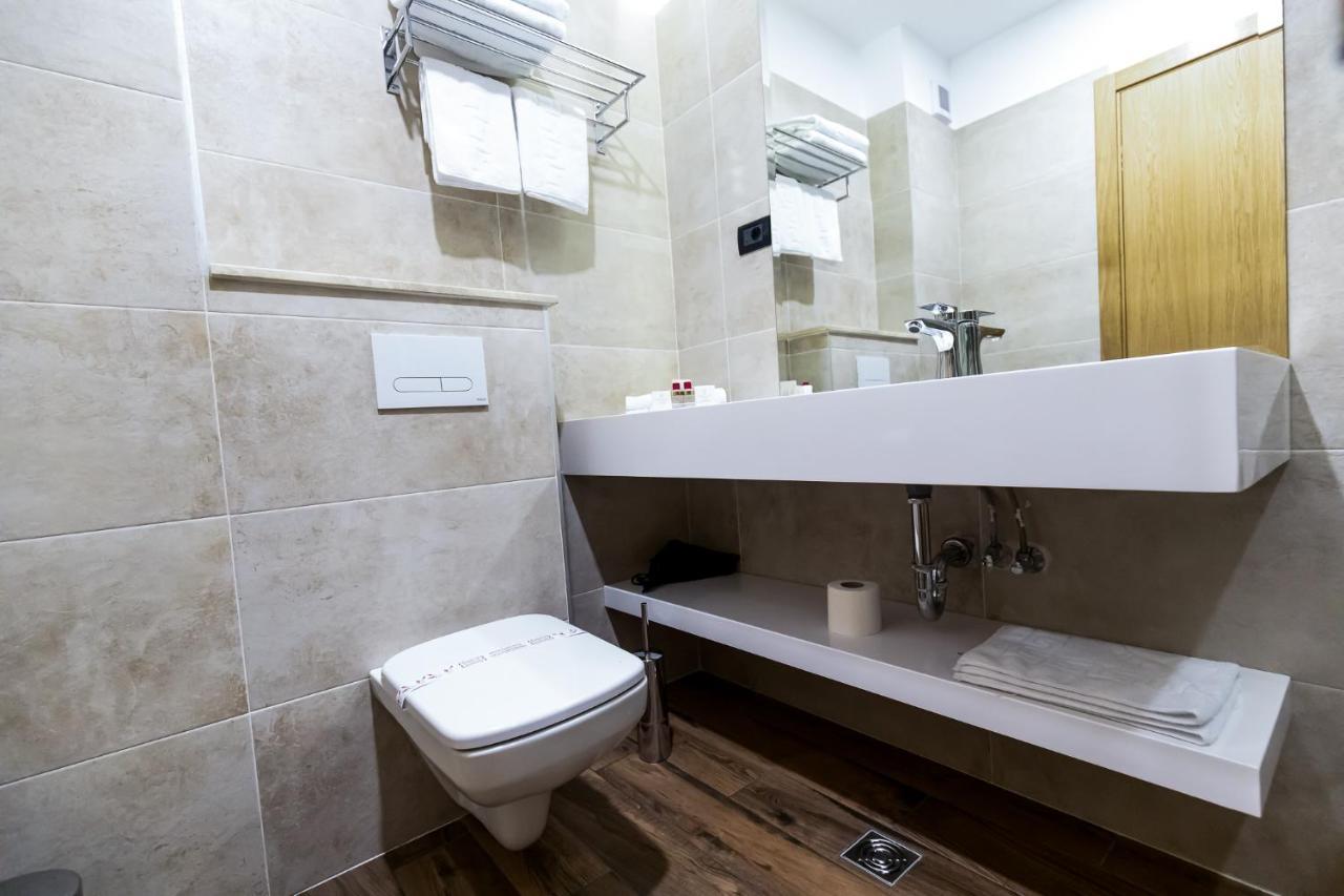 Grand View Hotel & Suites Copou Iasi Exterior foto