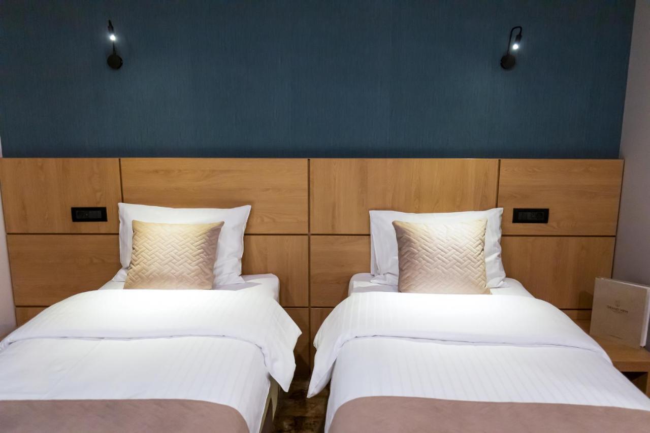 Grand View Hotel & Suites Copou Iasi Exterior foto