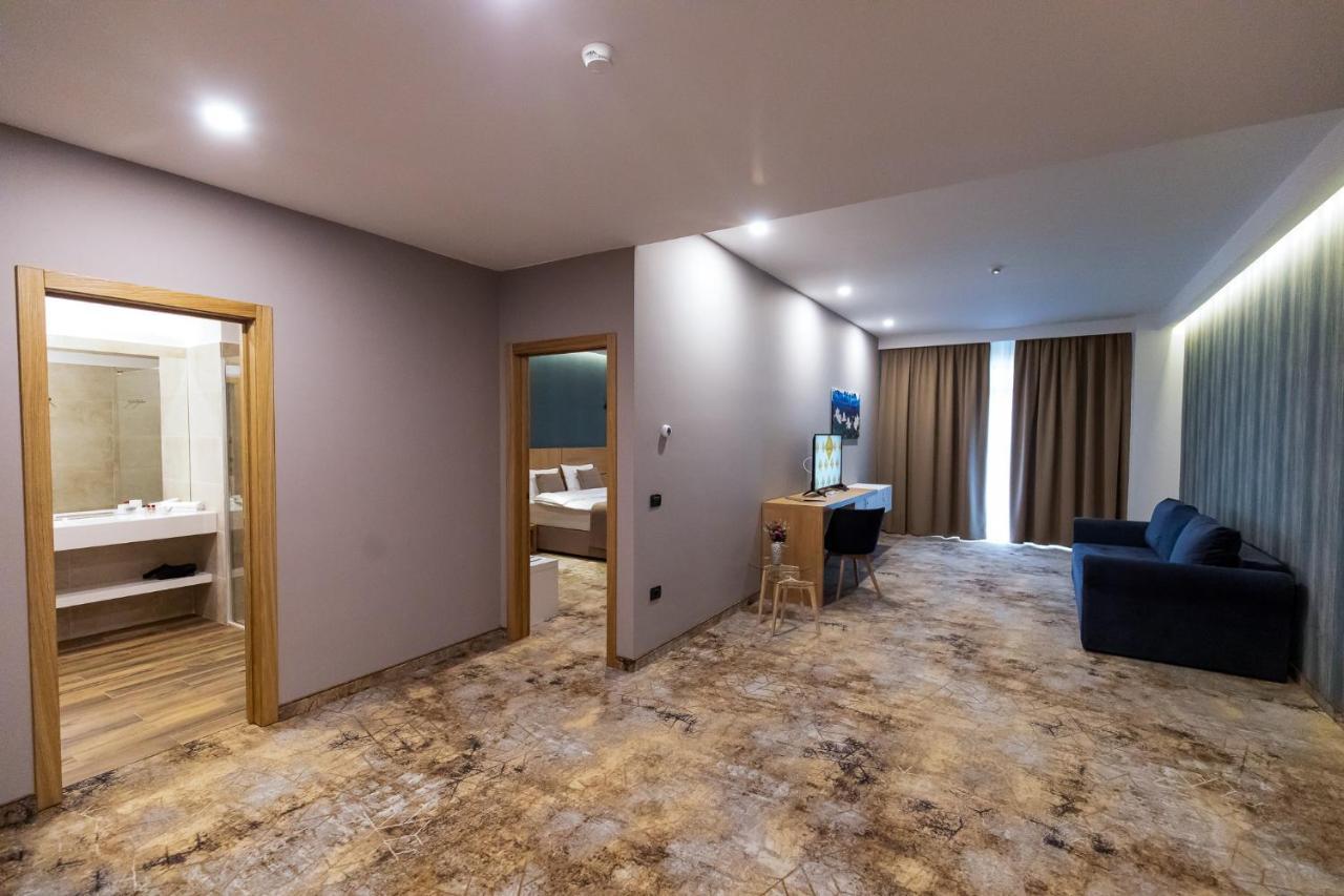 Grand View Hotel & Suites Copou Iasi Exterior foto